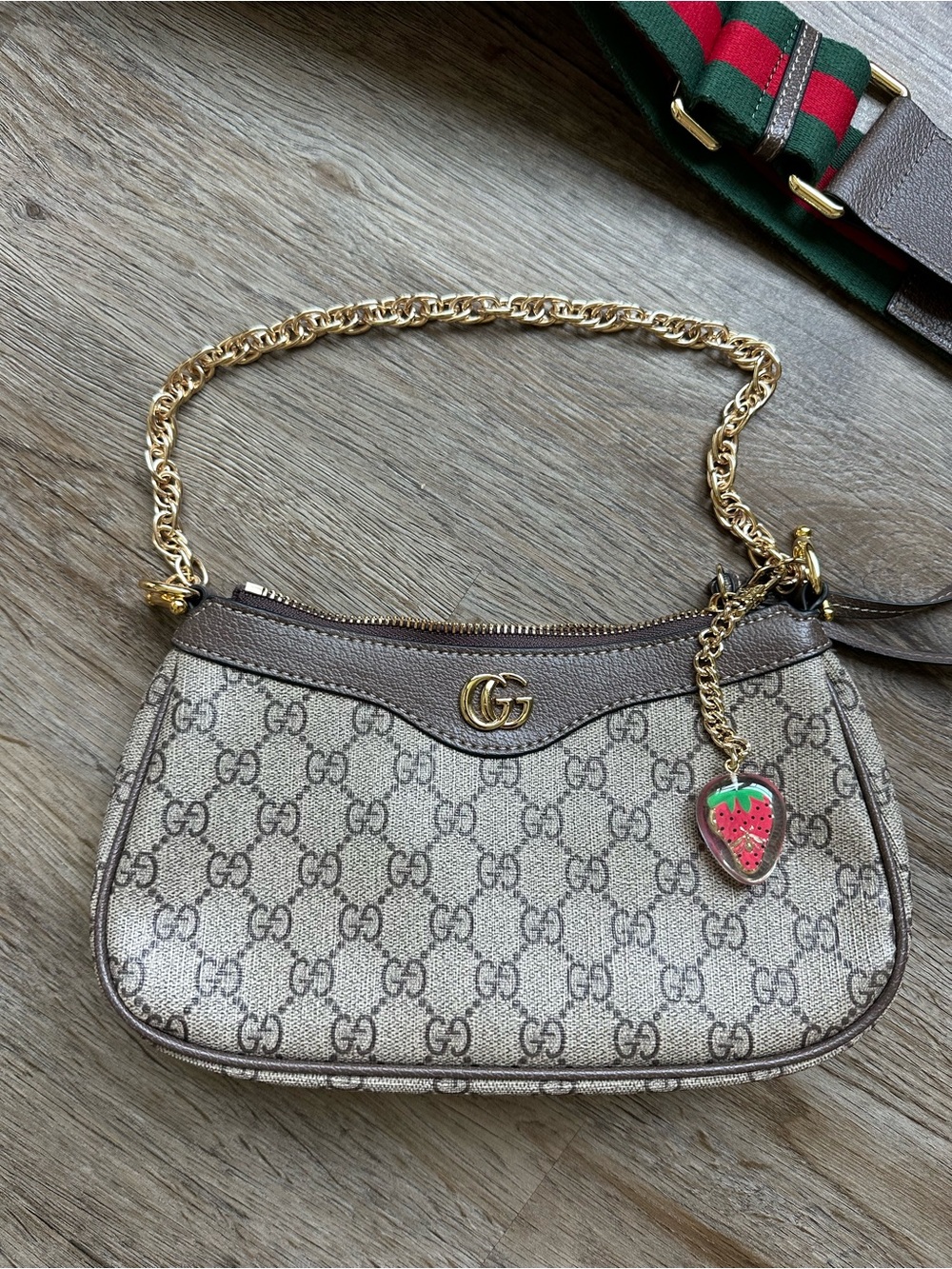 Gucci Beige GG Supreme Mini Bag with Green-Red Web Strap and Gold Chain - Picture 2 of 6